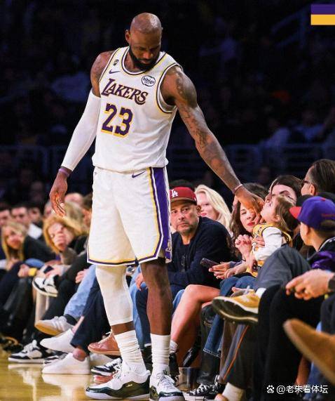 AYX-詹姆斯在湖人比赛中出色防守，爆冷引发热议！的简单介绍