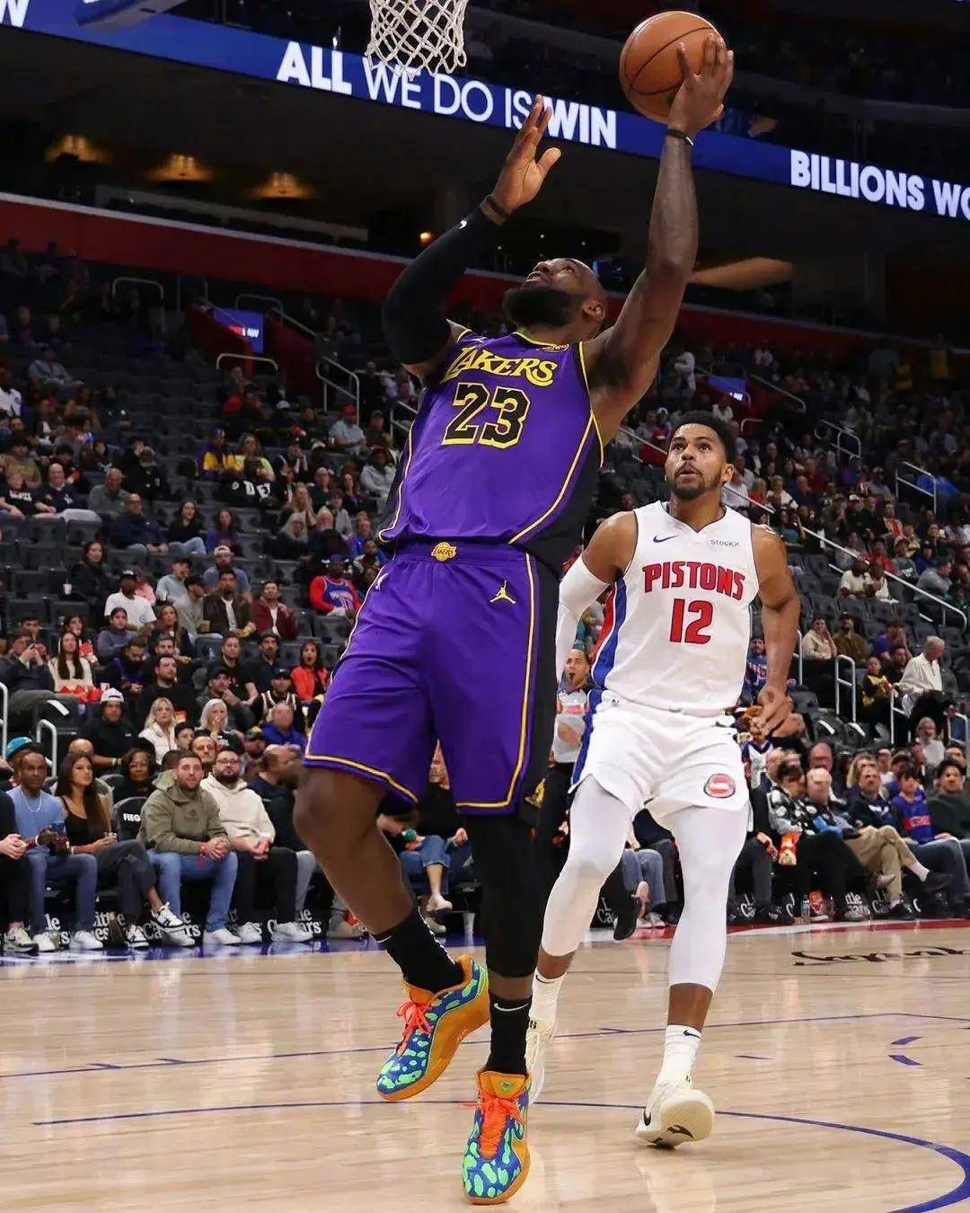 AYX-包含西亚卡姆回归赛场，爆冷首场状态亮眼，湖人观众沸腾！的词条